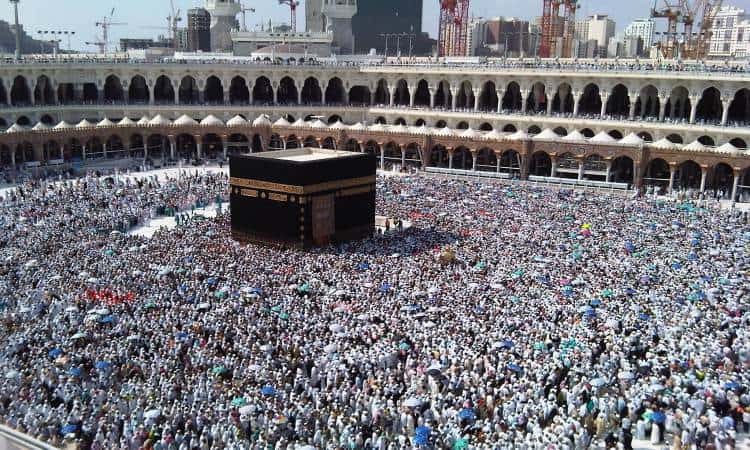 أداء طواف الإفاضة وطواف العمرة للحائض
