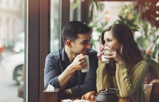 إتيكيت التعارف لأول مرة .. كوني علاقات جيدة