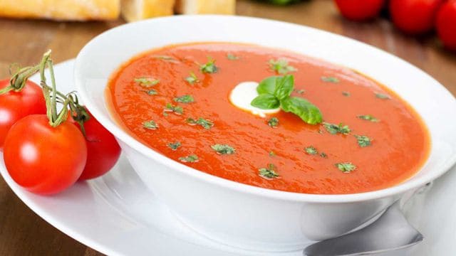 طريقة عمل شوربة طماطم بالكريمة بتكاليف بسيطة