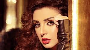 إطلالة أنغام على البحر تخطف الأضواء .. استوحي منها