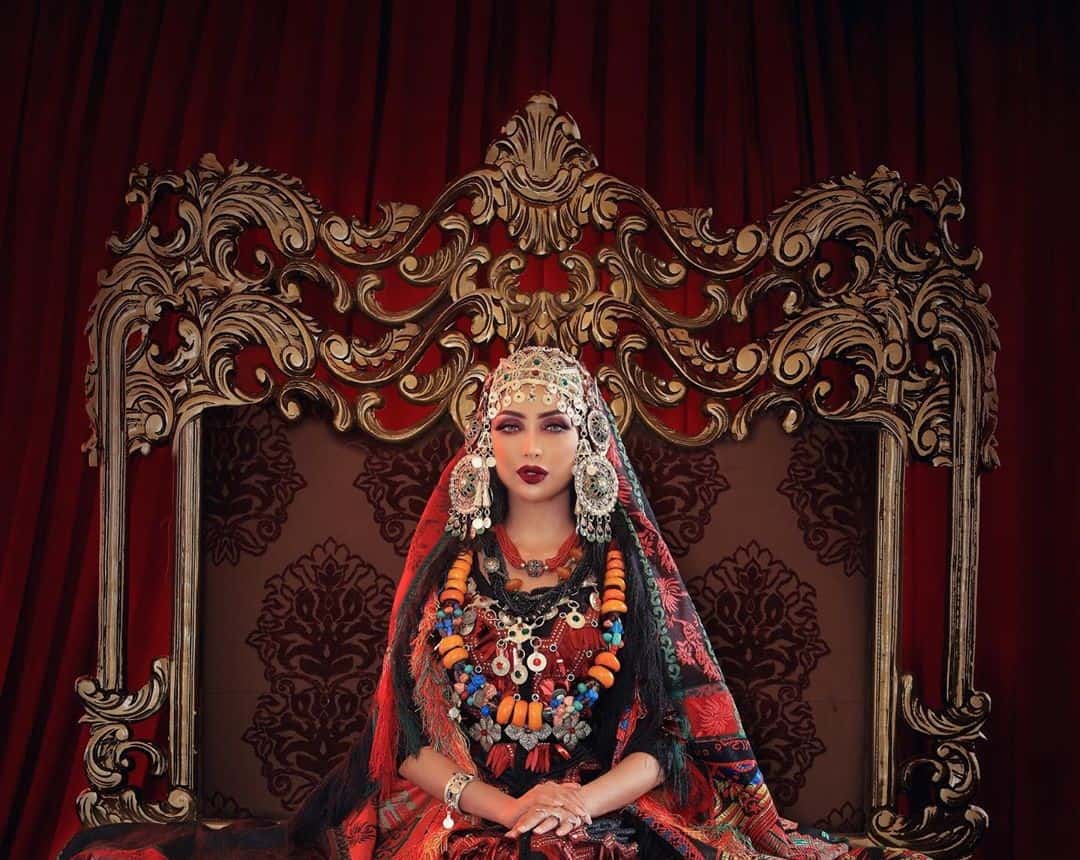 دنيا بطمة بملابس يمنية تقليدية .. هكذا روجت لأغنيتها