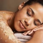 استعدي لـ عيد الأضحى .. سكراب للجسم من السكر والشاي الأخضر