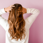 «البامية واللفت».. هذه أغرب ماسكات الشعر