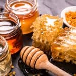 رغم فوائد عسل النحل .. 3 أشخاص يجب عليهم الامتناع عن تناوله