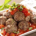 طريقة عمل كرات اللحم مع شوربة الطماطم