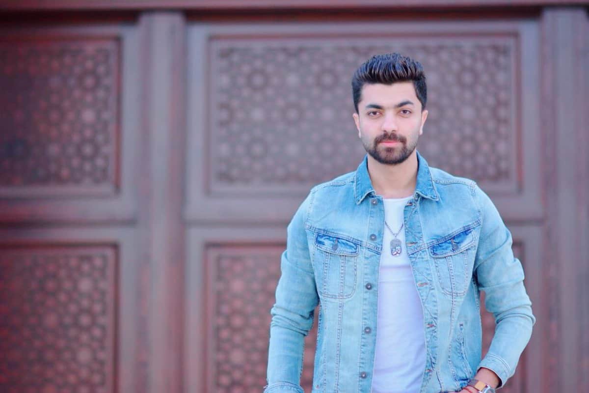 محمد عباس يعتزل الغناء ويعود لعمله الأساسي