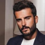 مهند الحمدي بإطلالة عصرية غريبة وجريئة