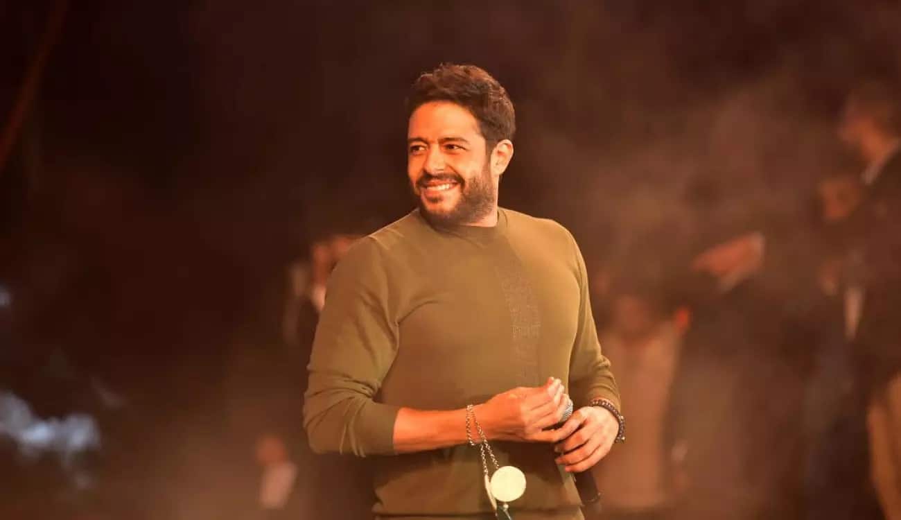 «البس البندانة».. محمد حماقي يتحدى آل الشيخ في حفل «مدل بيست»