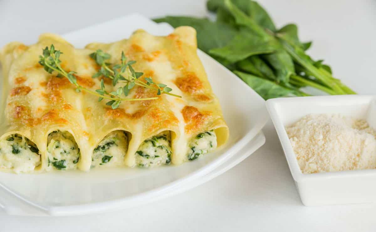 طريقة عمل كانيلوني بالخضار والكريمة خطوة بخطوة