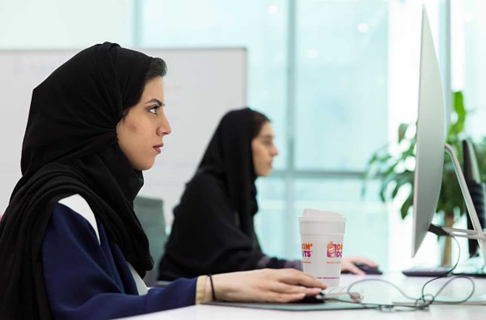 وزير العمل: 25% نسبة ارتفاع مشاركة المرأة السعودية في سوق العمل