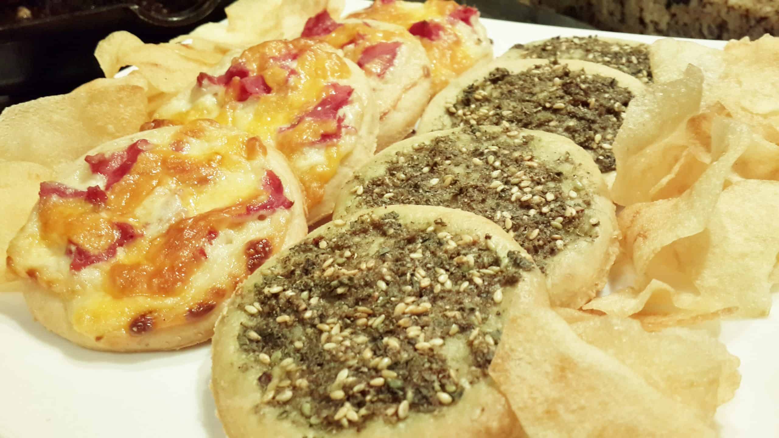 مناقيش الجبنة الحلوم والزعتر.....