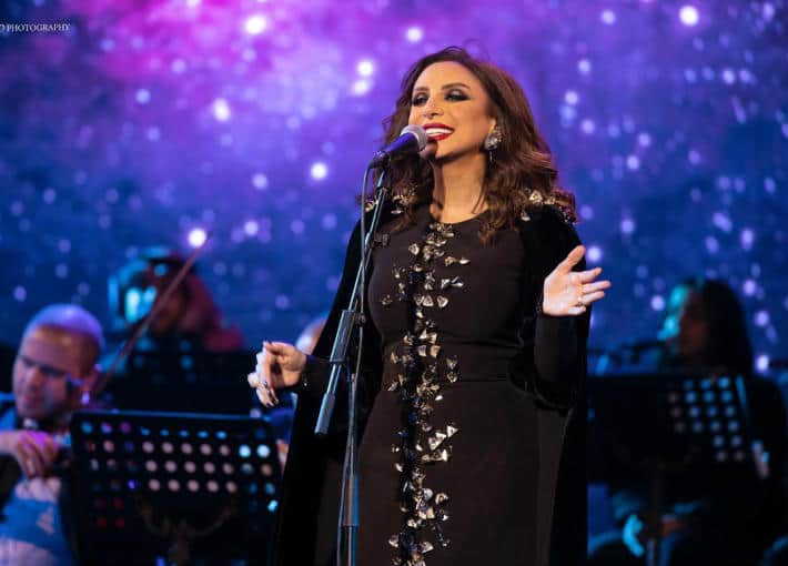 أنغام في ليالي القصيم .. إطلالة ملكية واحتفال بيوم ميلادها