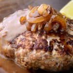 طريقة عمل برجر ستيك بالبصل وصوص الجريفي