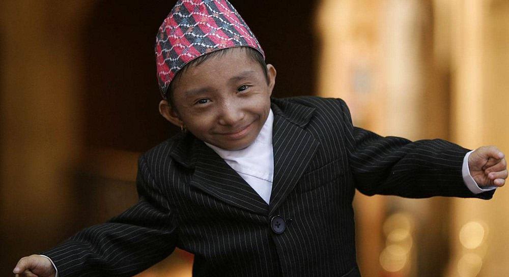 وفاة أقصر رجل في العالم عن عمر يناهز 27 عامًا