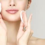 لوجه مشرق.. خطوات تحضير غسول البشرة الدهنية في المنزل