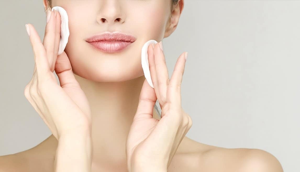 لوجه مشرق.. خطوات تحضير غسول البشرة الدهنية في المنزل