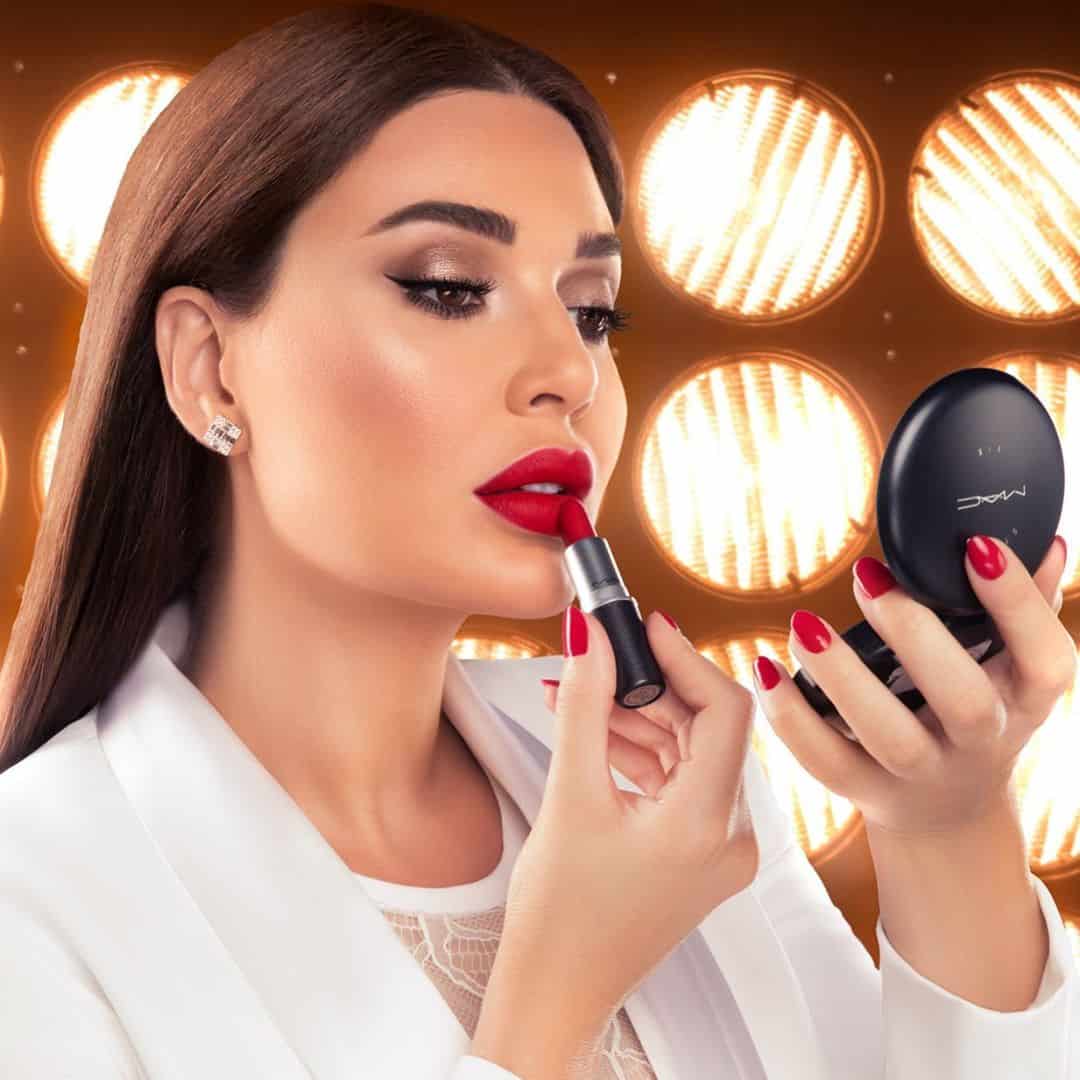 سيرين عبدالنور بالأحمر