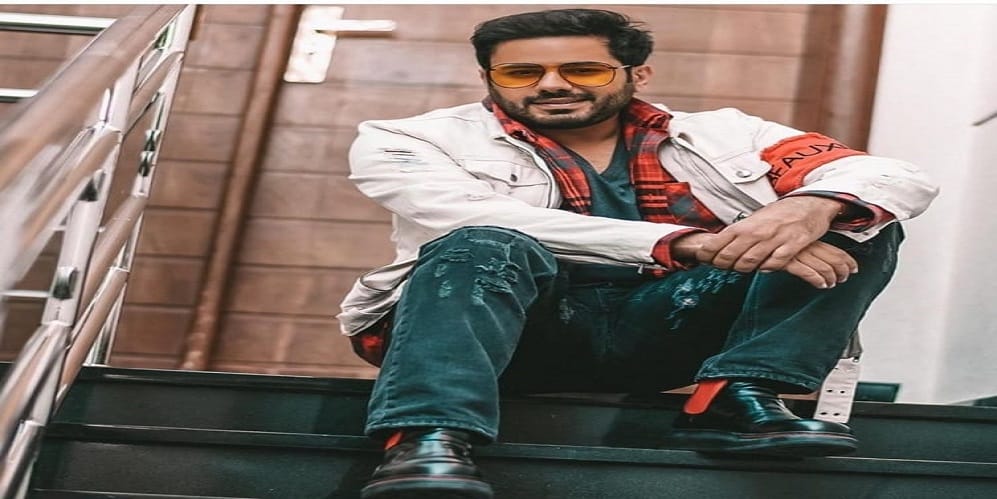 "الكويت" تضع الفنان "عبد الله بوشهري" بالحجر الصحي.. والسبب كورونا