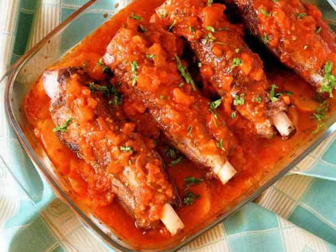 طريقة عمل صينية الموزات والبطاطس
