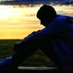 في يوم الوعي بإيذاء النفس.. «عقاب الذات» مرض نفسي يهدد المراهقين