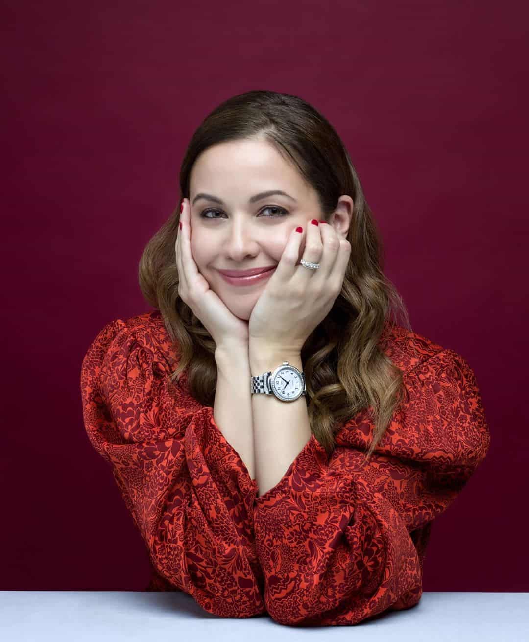 في طبيعة العلا الساحرة.. ريا أبي راشد في أحدث جلسة تصوير