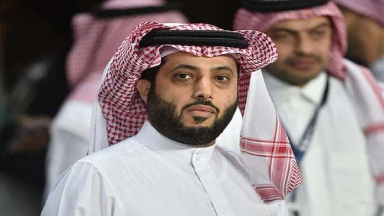 لافتة إنسانية من «آل الشيخ» لوالد الطفل المتوفي في المدرجات