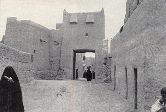 تراث المملكة.. «مصدة» إحدى بوابات الرياض قبل 77 عامًا