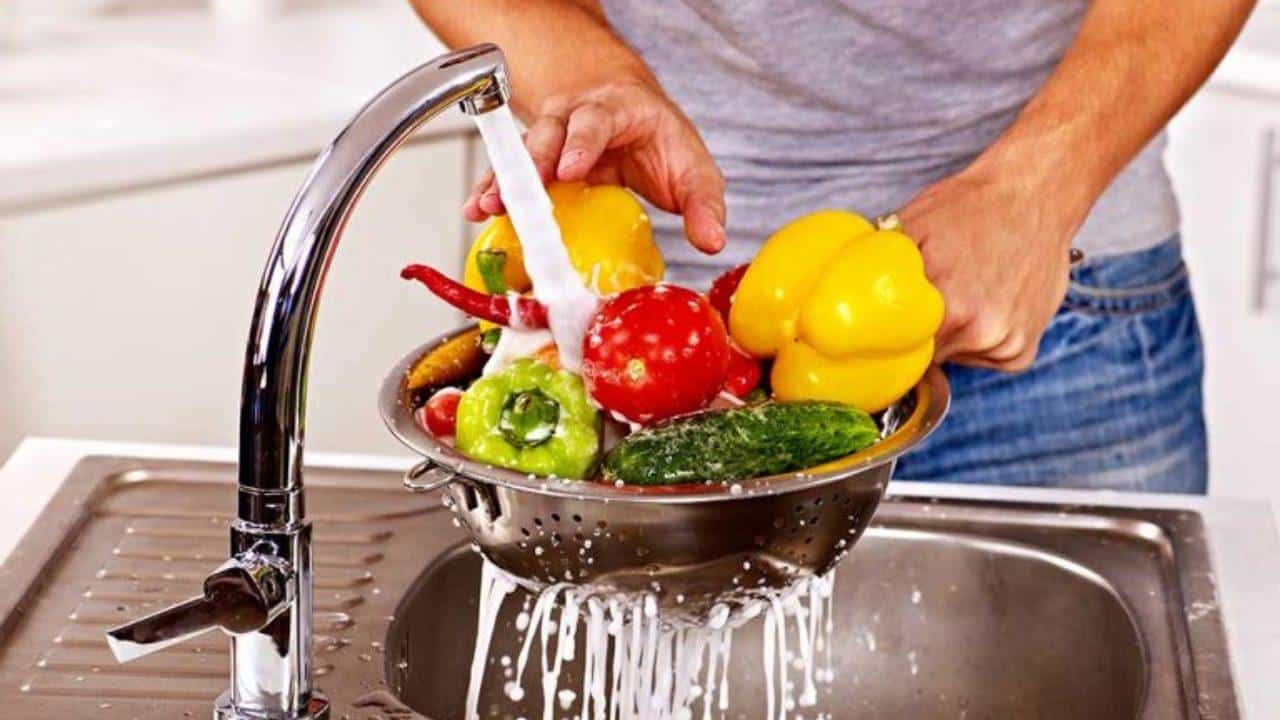 الطريقة المثلى لـ«غسل الخضروات والفواكه»