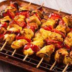 وجبه جيدة للرياضيين.. طريقة تحضير شيش طاووق بالفرن 