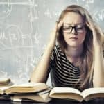 استشاري يوضح كيف تتعامل مع القلق