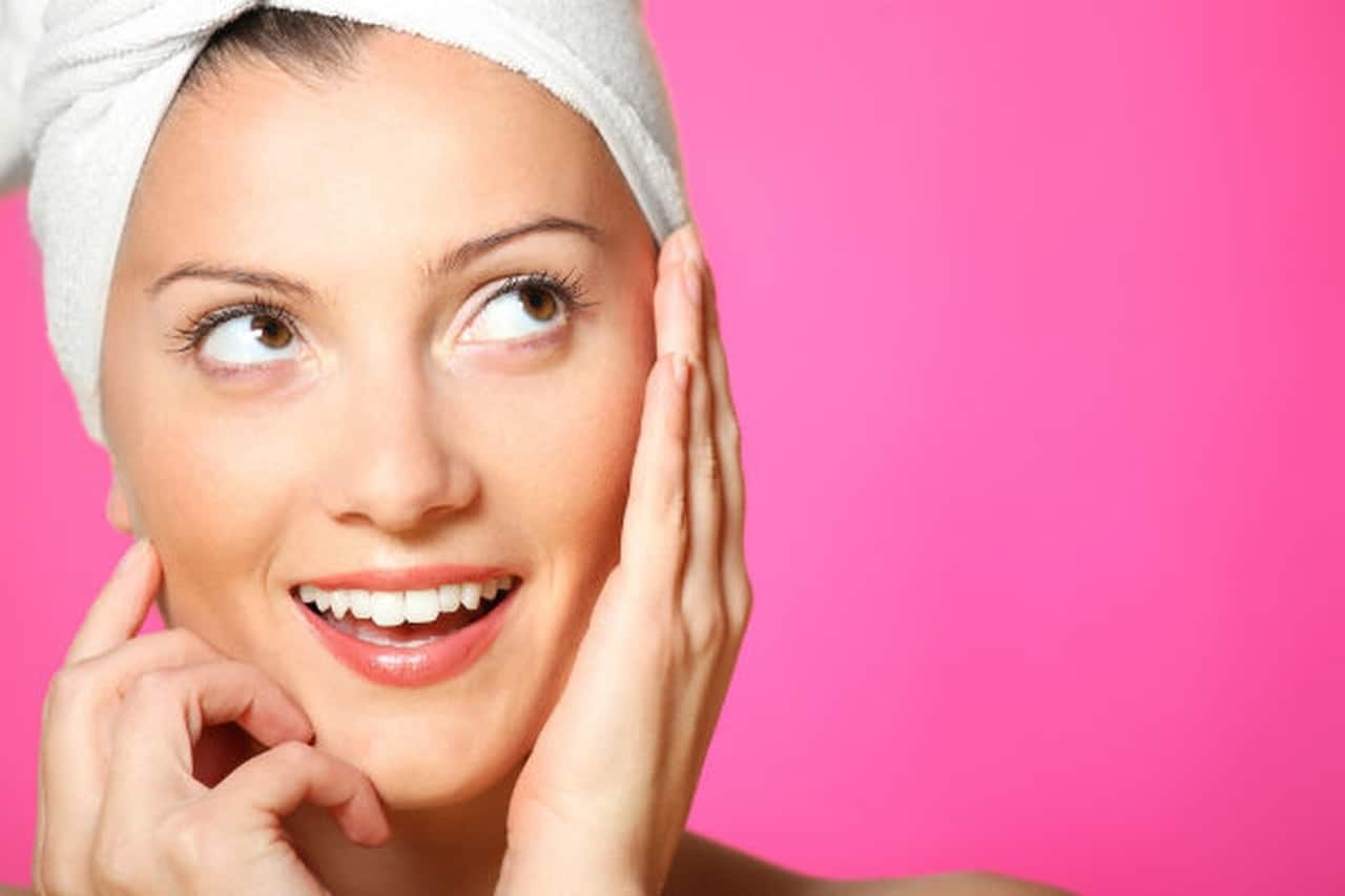 حيل بسيطة لإخفاء شعر الوجه بالمكياج