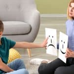كيف ننقذ المراهق من دوامة العزلة وننمي مهاراته؟