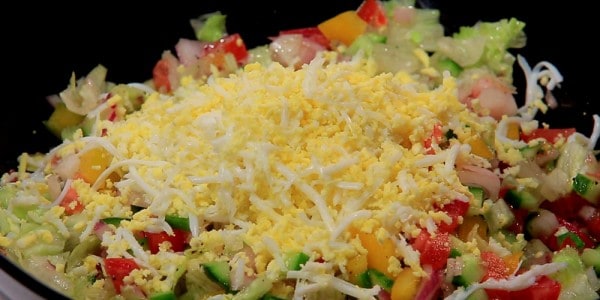 سحور رمضان 2020.. طريقة عمل سلطة بالبيض المبشور