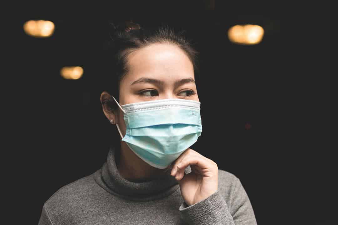 إنفوجراف| مخاطر الكمامة على البشرة