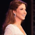 نانسي عجرم تتحدى العزل بإطلالة جذابة