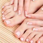 أسباب اصفرار أظافر القدم