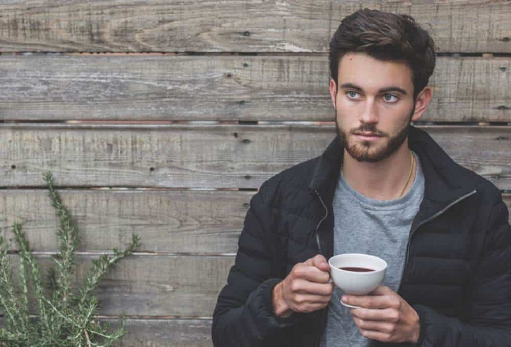 اكتشفي علامات الحب عند الرجل الخجول