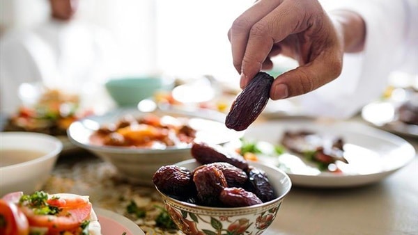 عادات سيئة يقع بها الشباب والفتيات في رمضان