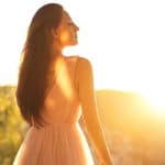 في هذا الوقت ينصح بتعرض جلد الساقين والذراعين لأشعة الشمس 