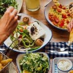 كيفية مقاومة سفرة رمضان المليئة بالأصناف