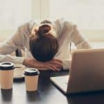 أعراض زيادة جرعة الكافيين وكيفية علاجها