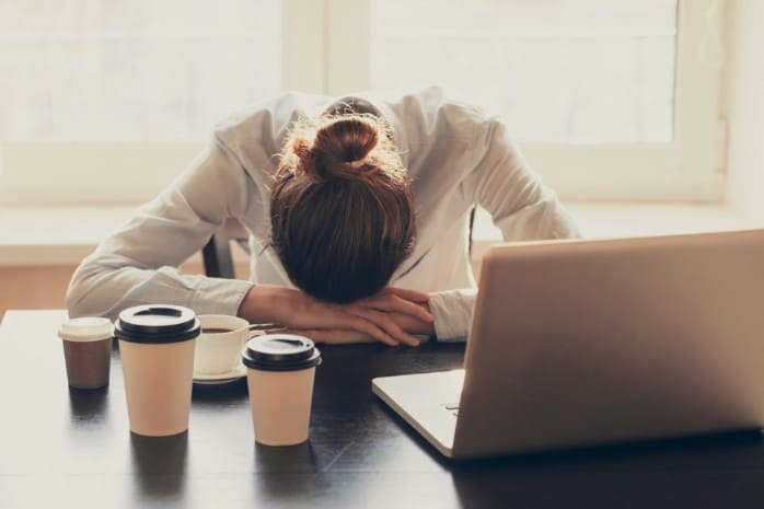 أعراض زيادة جرعة الكافيين وكيفية علاجها