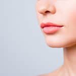 لإبراز أنوثتك وجمالها.. طرق تفتيح الشفاه الداكنة طبيعيًا