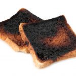 لماذا ينصح بعدم تناول الطعام المحترق؟