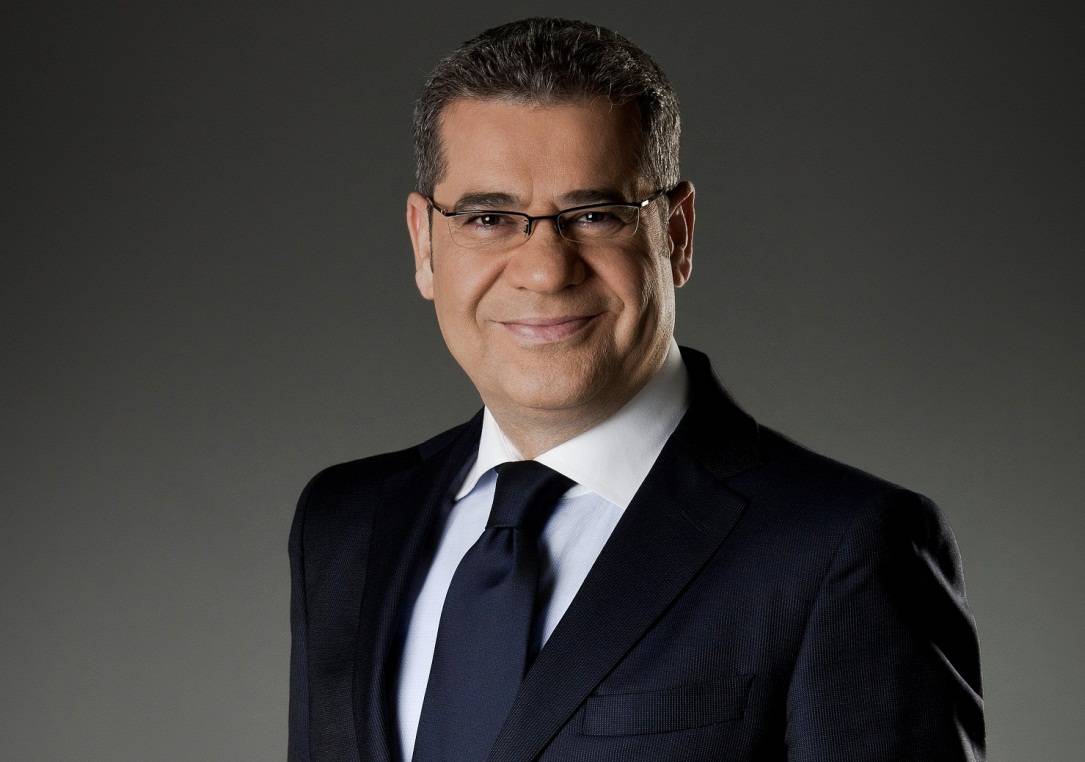 فيديو| الإعلامي مصطفى الآغا من داخل غرفة العمليات