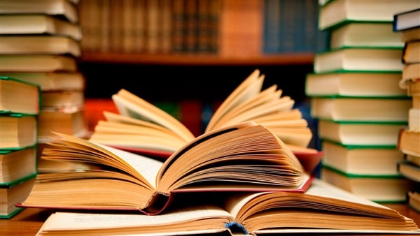 كيفية التفريق بين الروايات التاريخية المختلفة ومعرفة الموثوق منها