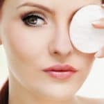 وصفات طبيعية لإزالة مكياج العيون بسهولة