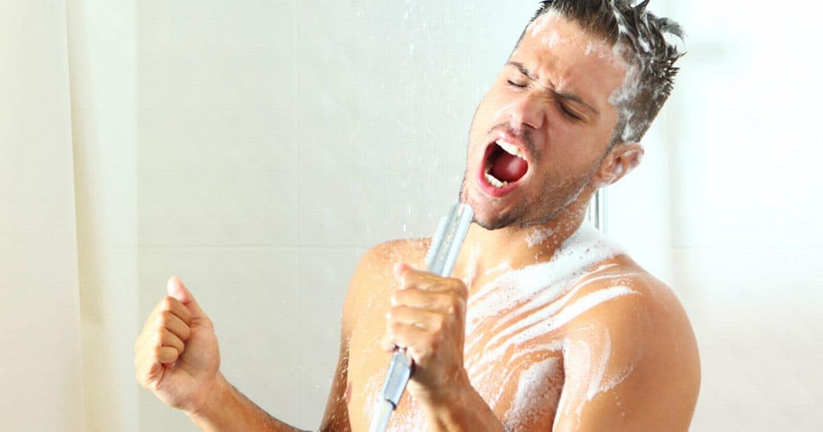 الغناء أثناء الاستحمام