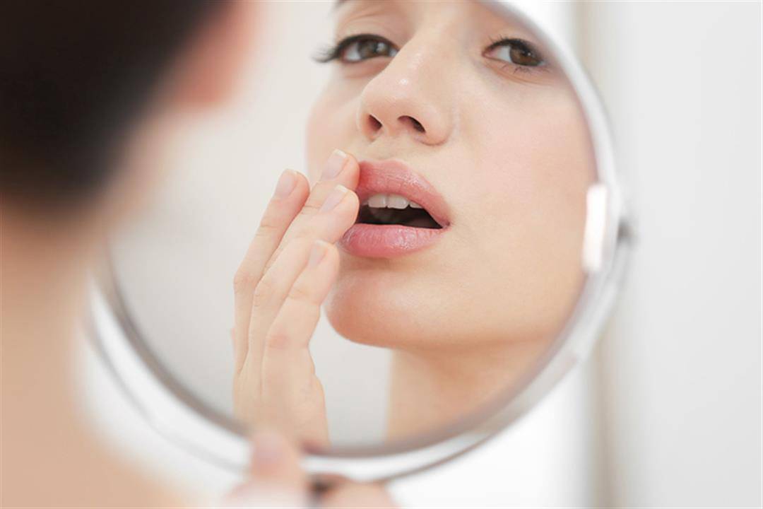 «إخصائية تجميل» توضح عوامل اسمرار المنطقة حول الفم