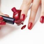 الأضرار الصحية لطلاء الأظافر على السيدات